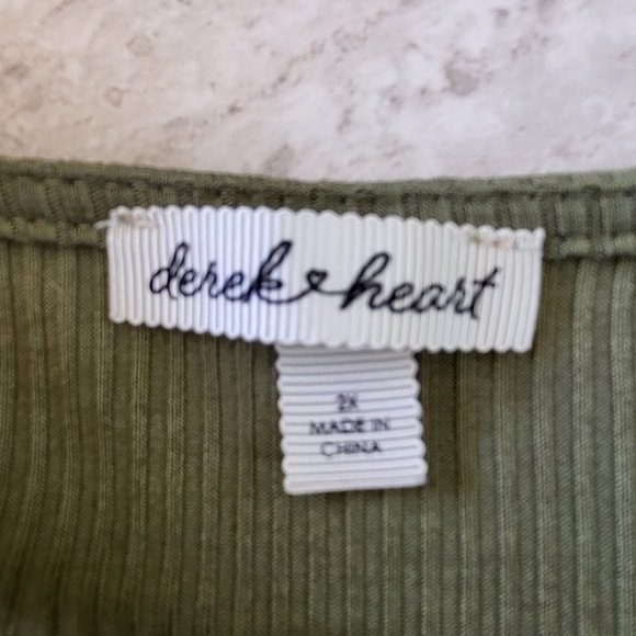Derek Heart 2X Ruched Ribbed Sweater - Picture 5 of 6